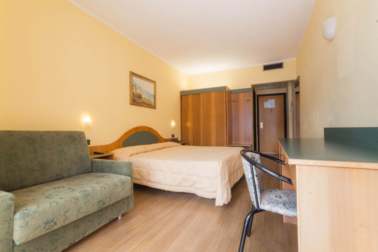 Hotel Lido ガルニャーノ エクステリア 写真